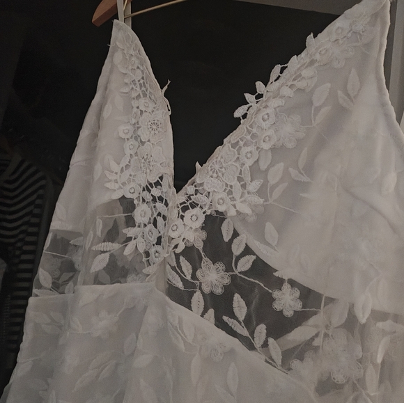 Beautiful Bridal gown. Plus size 3 X - Picture 14 of 16